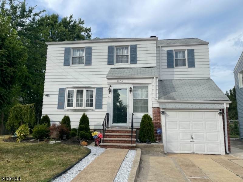 1057 61Richford - Photo 1