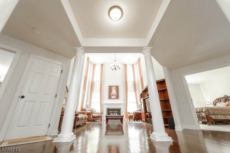 56 Sovereign Dr - Photo 1