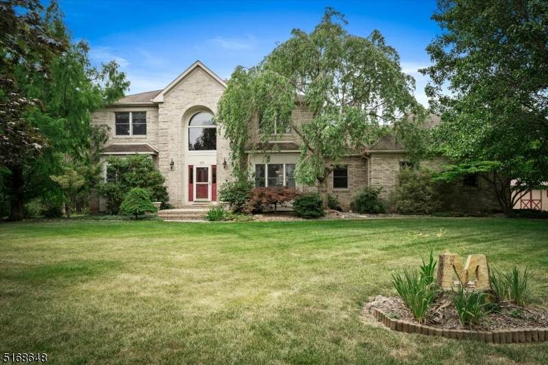 121 Sleepy Hollow Ln - Photo 1