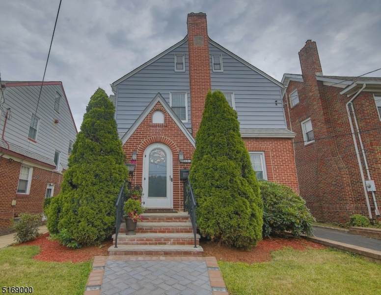 1025 Edgewood Rd - Photo 1