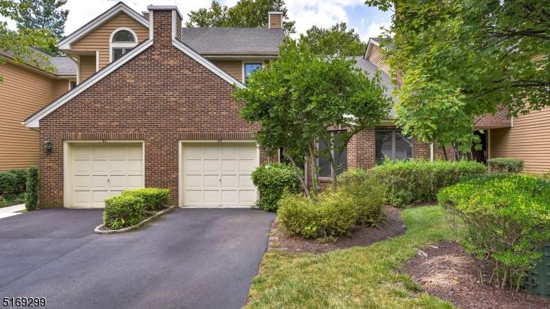 33 Lenox Ct - Photo 1
