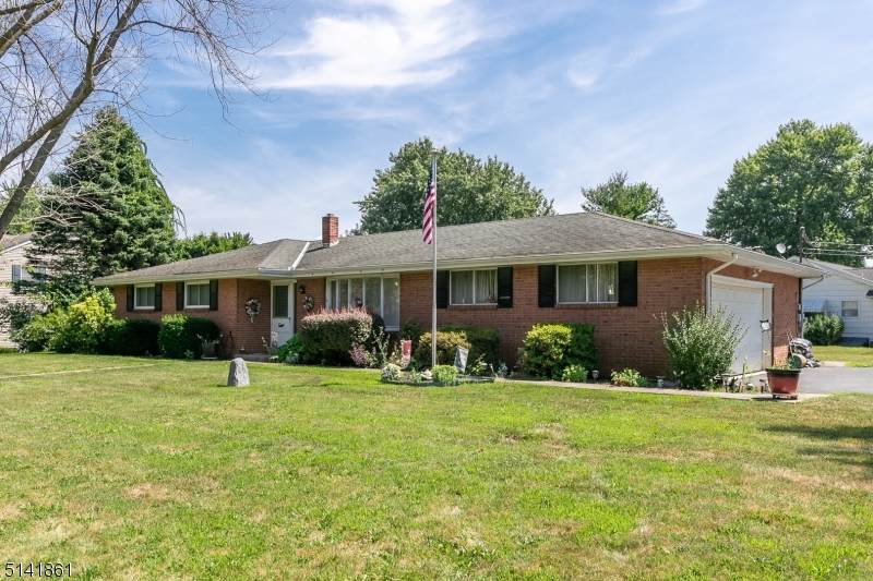 2 Albert Ave - Photo 1