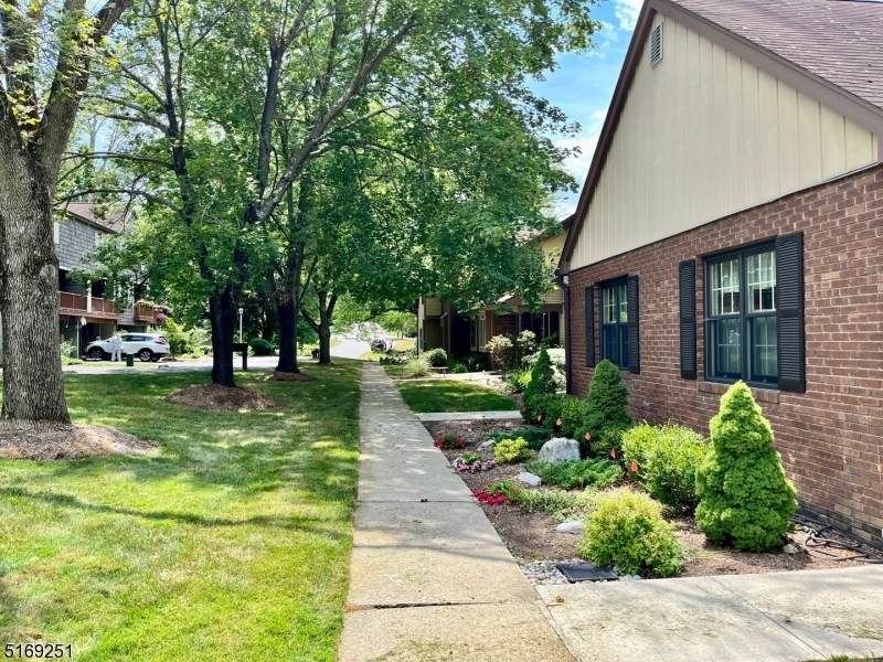 21 Oriole Dr - Photo 1