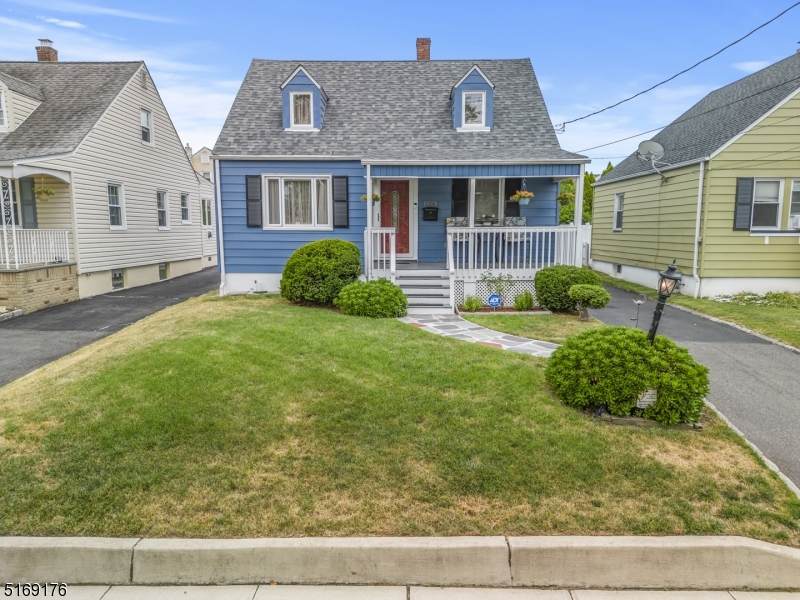 2208 Hobart St - Photo 1
