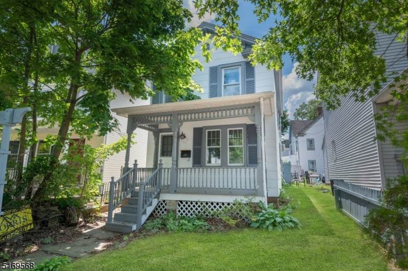101 Maple Ave - Photo 1