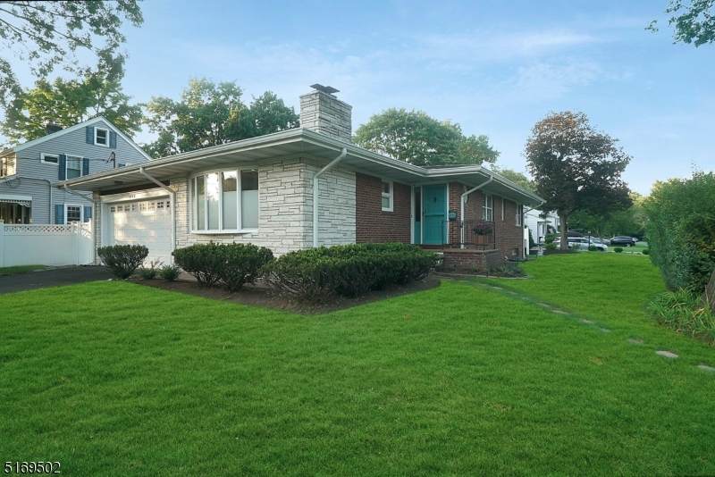 1153 Hetfield Ave - Photo 1