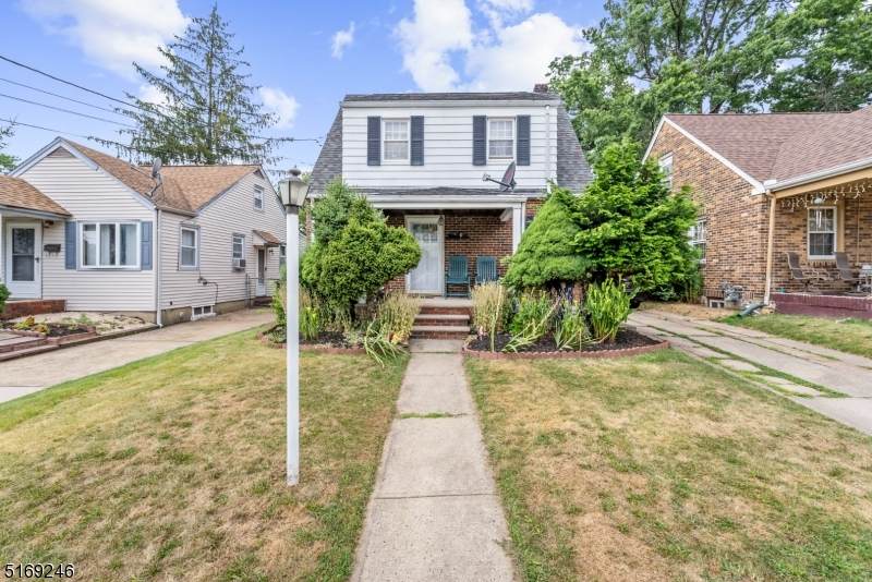 174 Clinton St - Photo 1