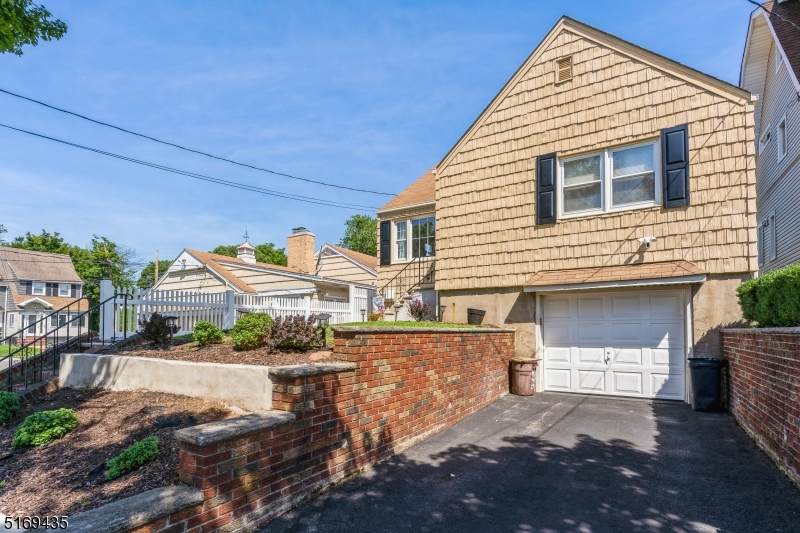 276 Washington Ave - Photo 1