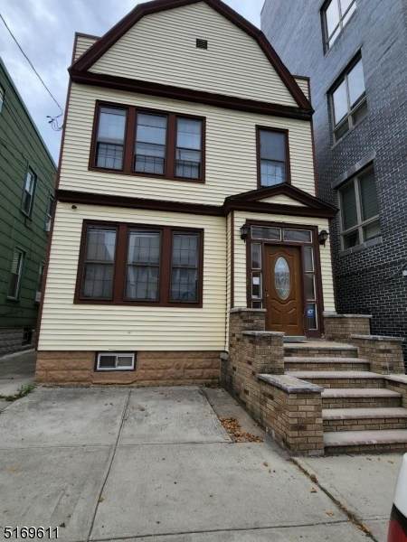 213 Gates Ave - Photo 1