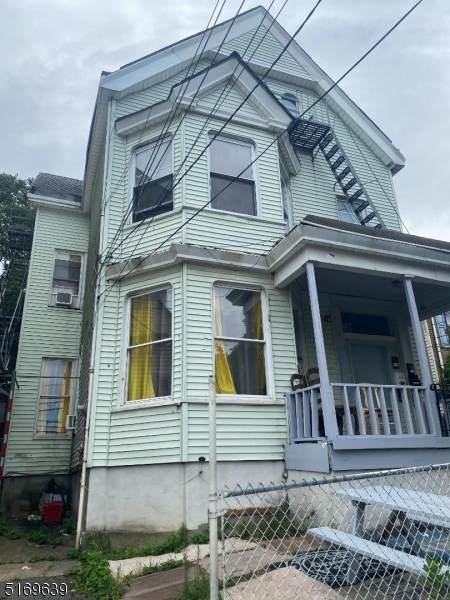 432 Ellison St - Photo 1