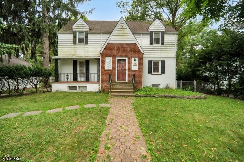 18 Leonard Ave - Photo 1