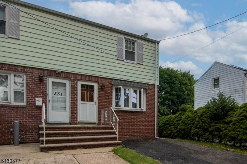 349 Hollywood Ave - Photo 1