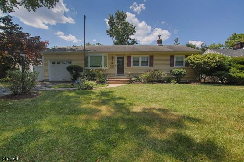 952 Crescent Dr - Photo 1