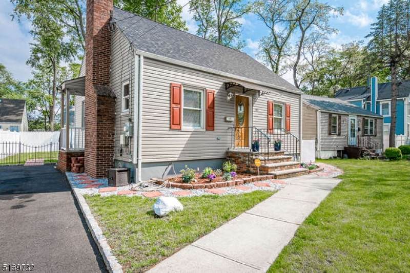 1611 Myrtle Ave - Photo 1