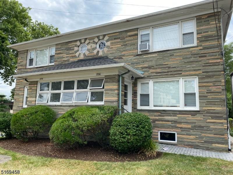 256 Main St - Photo 1