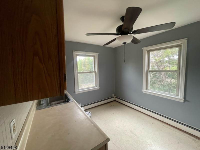 423 Spruce St - Photo 1