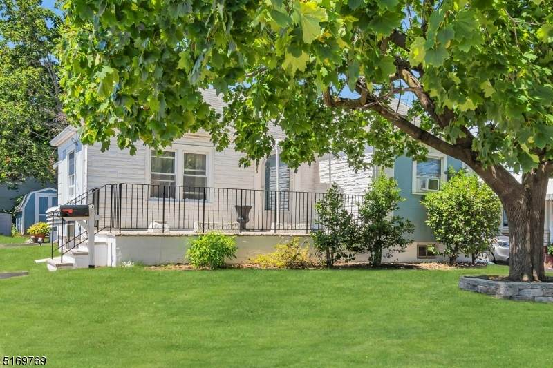 325 N 8Th Ave - Photo 1