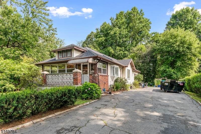 8 Locust St - Photo 1
