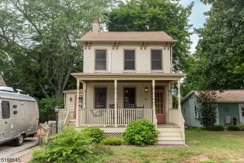 84 Lincoln Ave - Photo 1