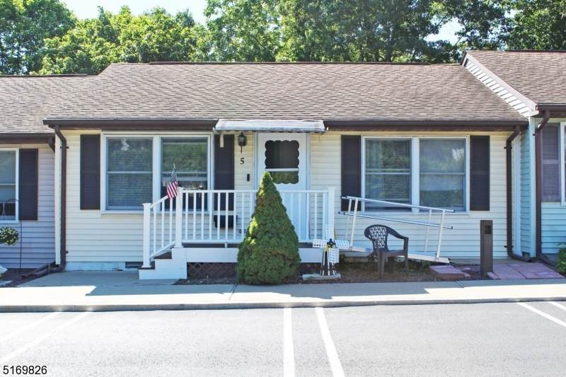 60 Stoll St - Photo 1