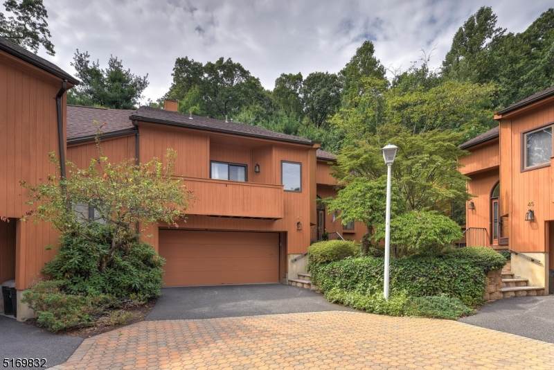 47 Sherwood Dr - Photo 1