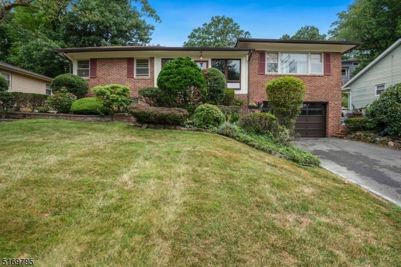 74 Luddington Rd - Photo 1