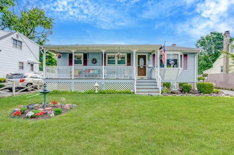204 2Nd St - Photo 1