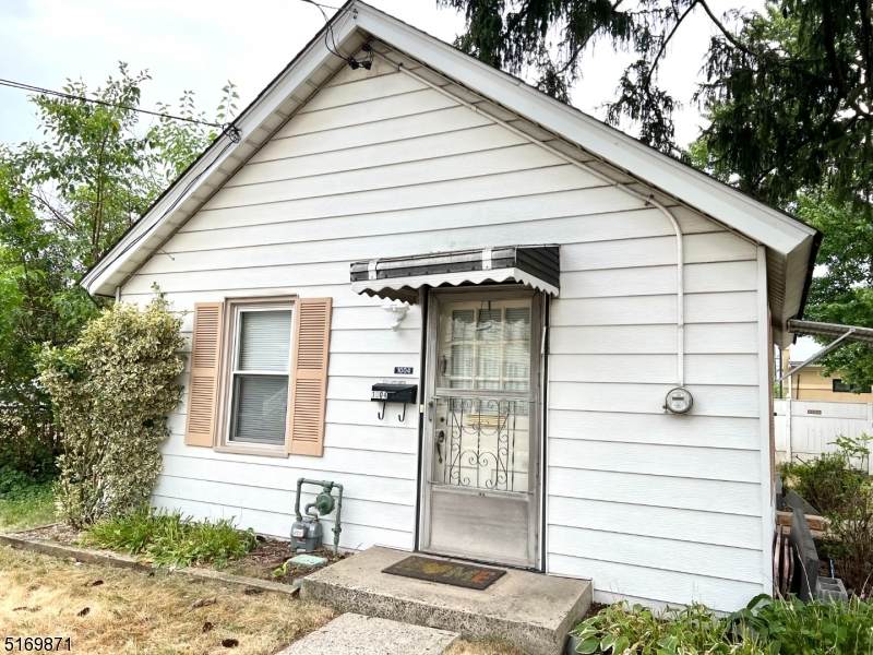 1004 Mccallum - Photo 1