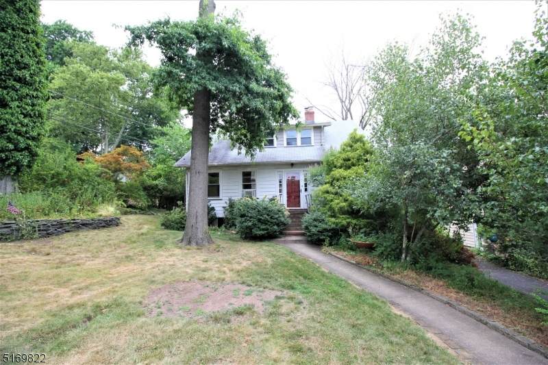 85 Lawrence Ave - Photo 1