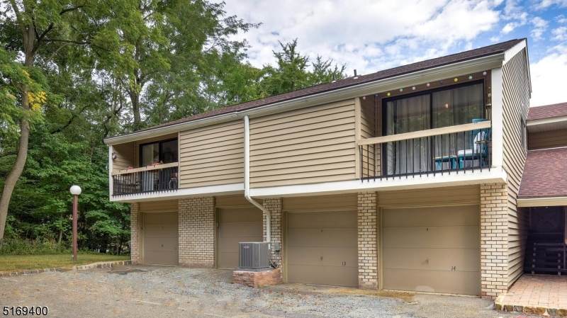16 Hillside Ct - Photo 1