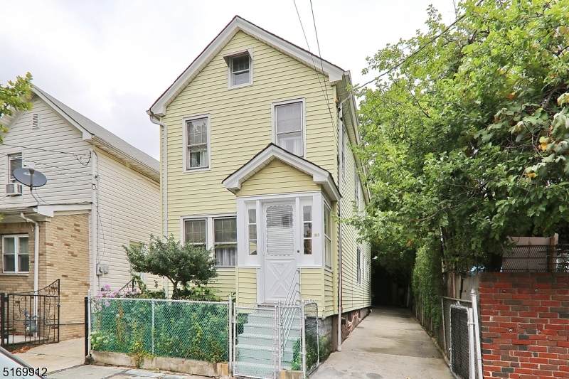 449 Franklin St - Photo 1