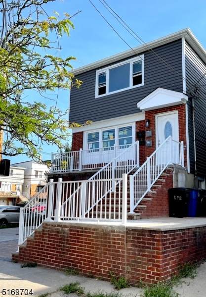 105 W 14Th St - Photo 1