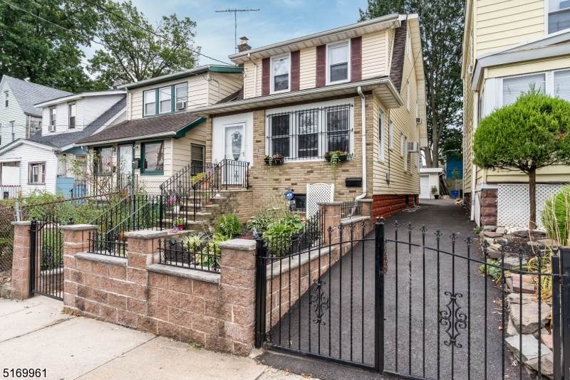 1041 18Th Ave - Photo 1