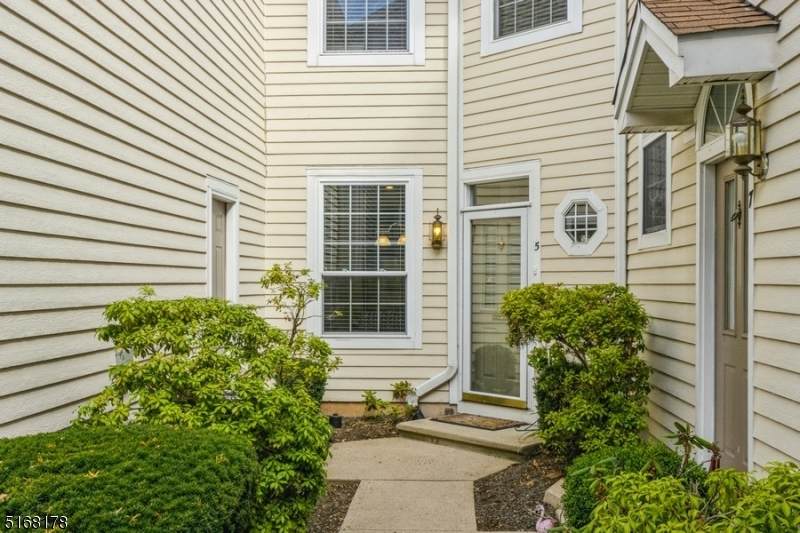 5 Pheasant Brook Ct - Photo 1
