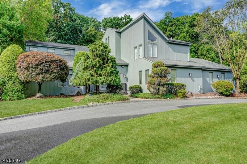 22 Ravenswood Ln - Photo 1