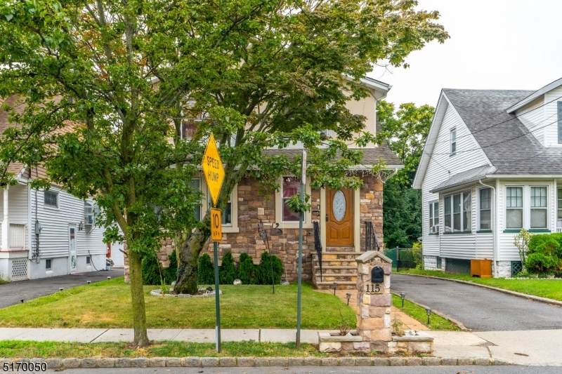 115 Smallwood Ave - Photo 1
