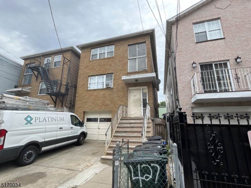 427 5Th St - Photo 1