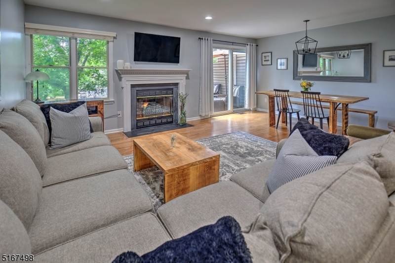 15 Stone Edge Rd - Photo 1