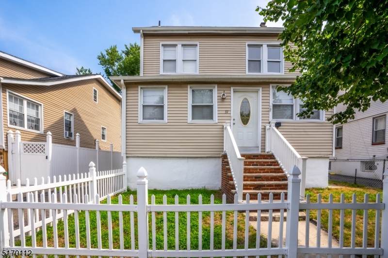 37 Florence St - Photo 1