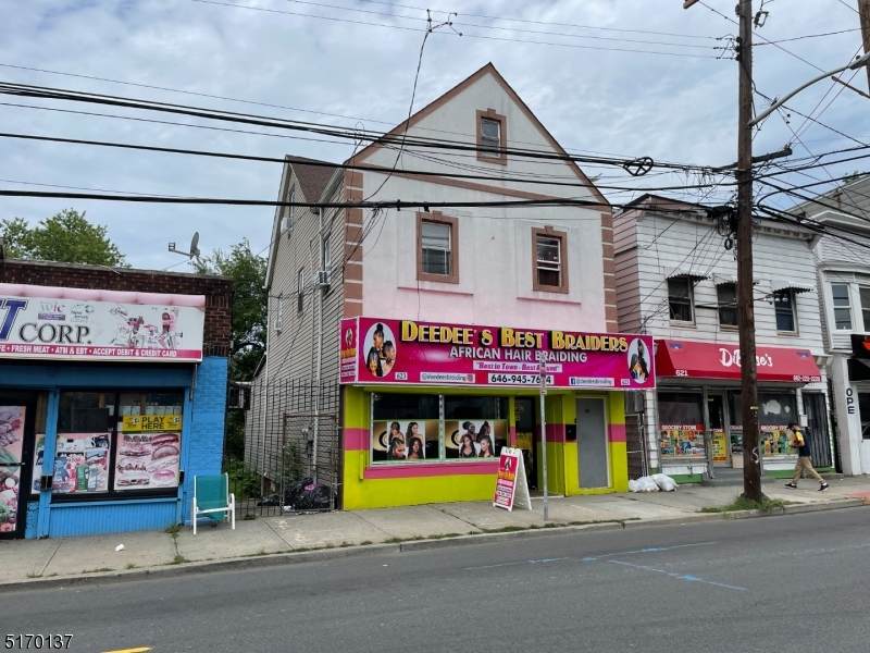 623 Grove St - Photo 1