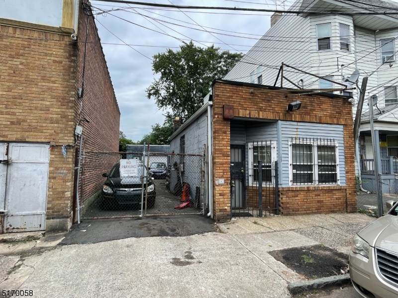 157 Smith St - Photo 1