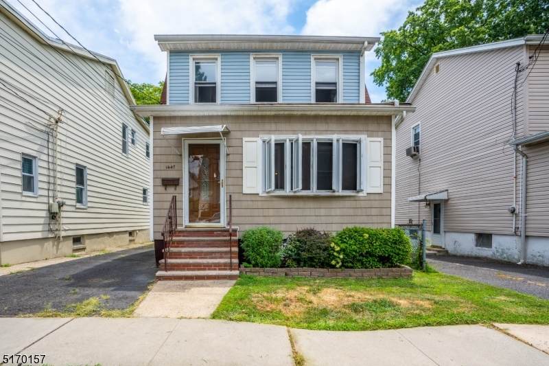 1447 Hiawatha Ave - Photo 1