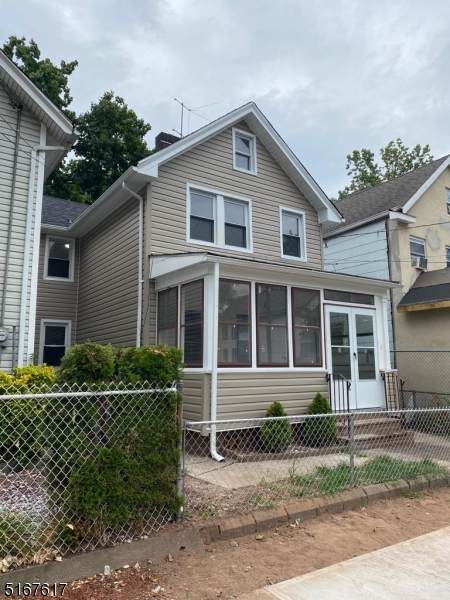 315 Elizabeth St - Photo 1