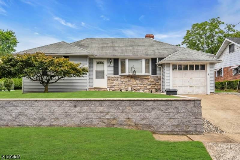 616 E Frech Ave - Photo 1