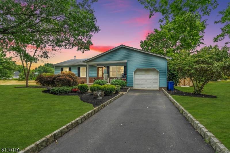 12 S Hampton Ct - Photo 1