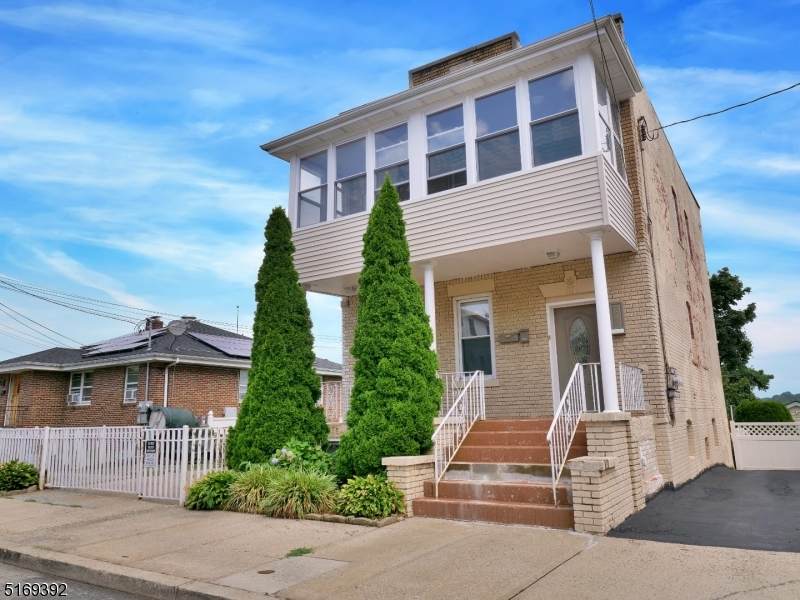 152 Farnham Ave - Photo 1