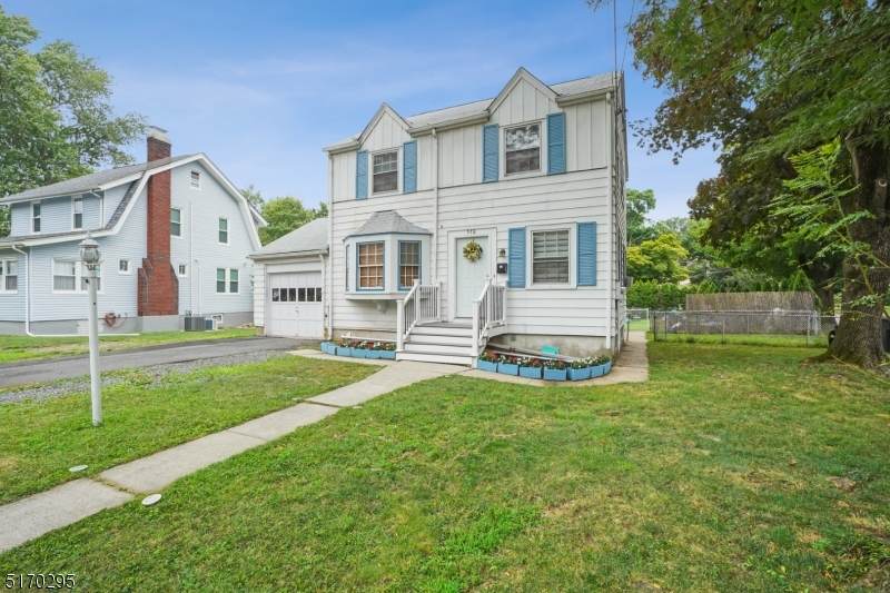 576 Bloomfield Ave - Photo 1
