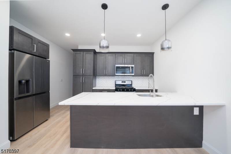 35 Irving Ter - Photo 1