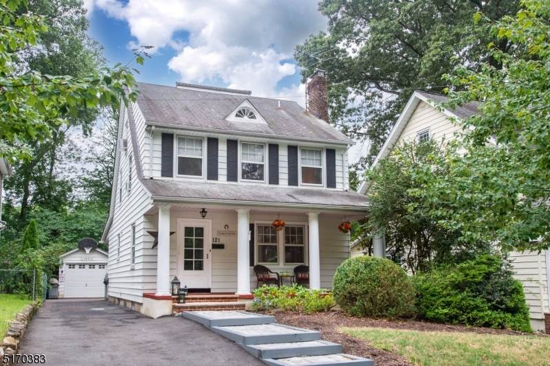 121 Linden Ave - Photo 1