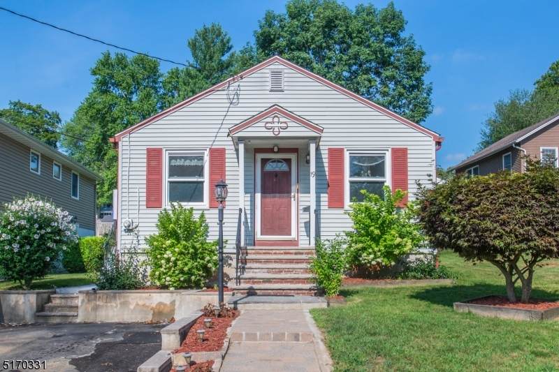 19 Hoffman Ave - Photo 1